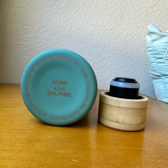 Disney’s Polynesian Villas DVC Water Bottle - Island Tower - Picture 5 of 5